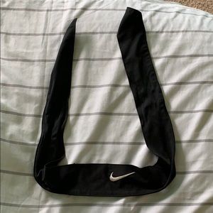 Black Nike tie headband